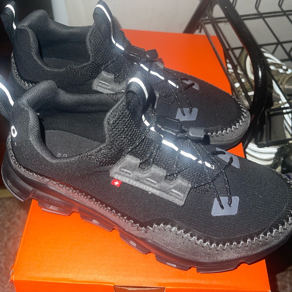 On Running  sneakers, lightweight, comfortable sneakers . BRAND NEW